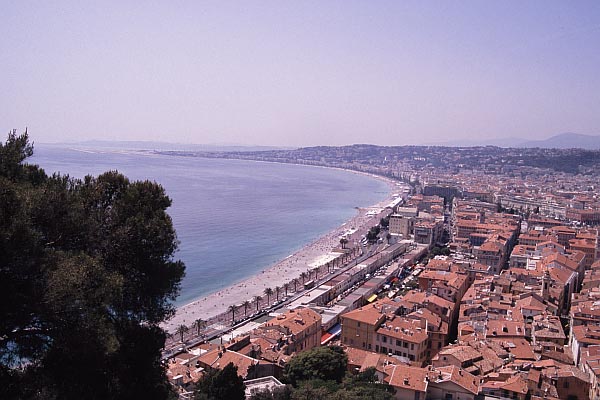 Blick über Altstadt und Baie des Anges