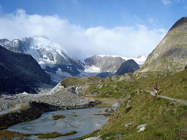 Am Zmuttgletscher entlang