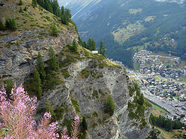 Tief unter uns liegt Zermatt