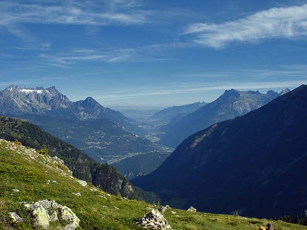 Blick das Rhonetal entlang bis zum Genfer See
