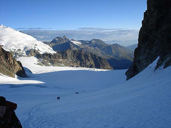 Blick vom Col de l'Eveque über den Glacier du Mont Collon zum Aiguilles Rouges d'Arolla