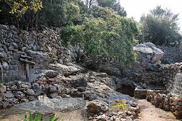 An der Höhle Cova de s'ermità Guillem o d'Ermita se son Moragues