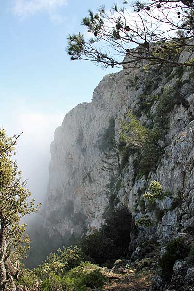 Steilwand am Puig Caragolí