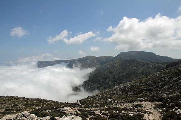 Wolken und Berge hoch über Valldemossa