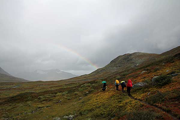 Ein Regenbogen weist den Weg