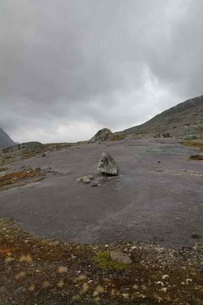 Felsen am Fahrweg nach Katterat