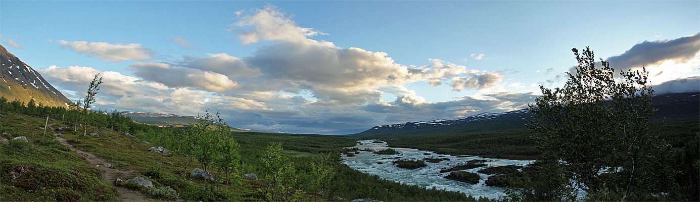 Padjelantaleden und Vuojatädno am Fusse des Áhkka-Massiv