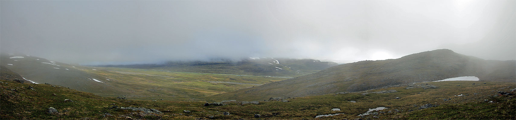 Blick zum Guhkesvágge vom Pass am Vuojnesvárásj