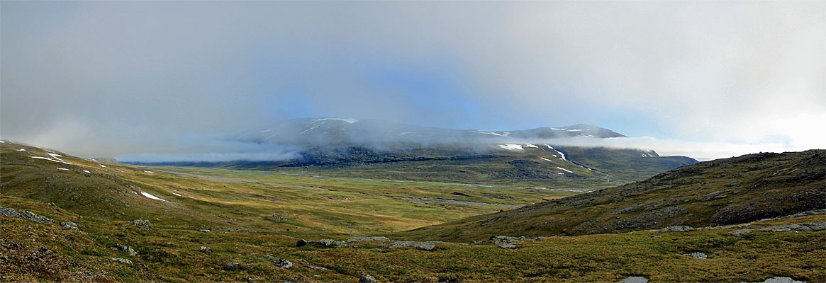 Blick zum Guhkesvágge vom Pass am Vuojnesvárásj