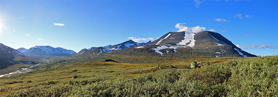 Zeltplatz mit Blick auf den Sarvatjåhkkå