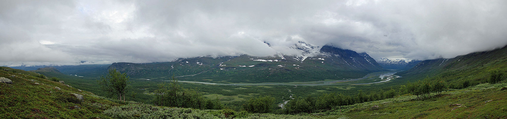 Panorama oberhalb der Baumgrenze am Alep Vassjajåkåtj