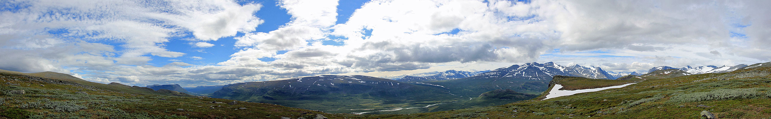 Blick vom Kalfjäll ins untere Rapadalen