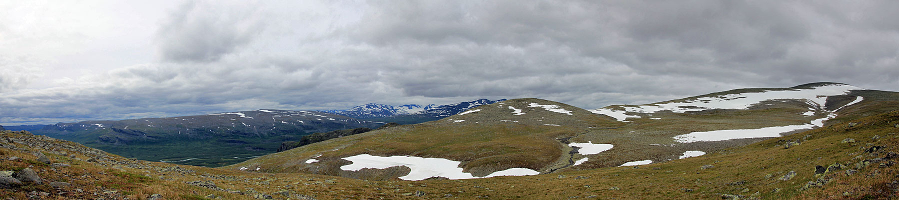 Blick zurück über den Nammásjjåhkå