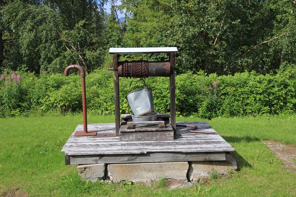 Brunnen am alten Pfarrhaus