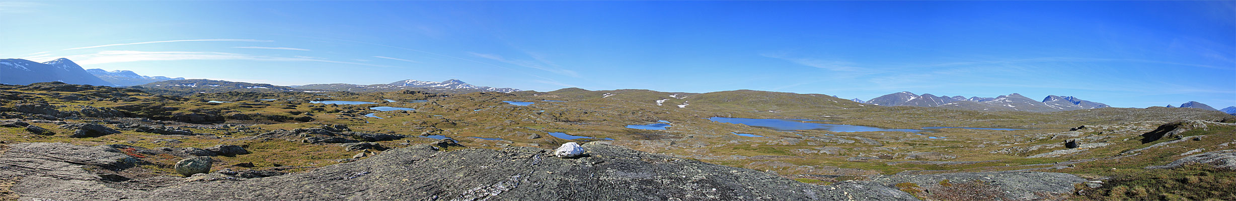 Kleine Seen nahe des Gårråjávrátja-Sees