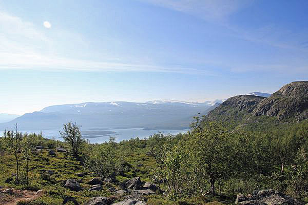 Blick über Suorvajaure zum Sarek