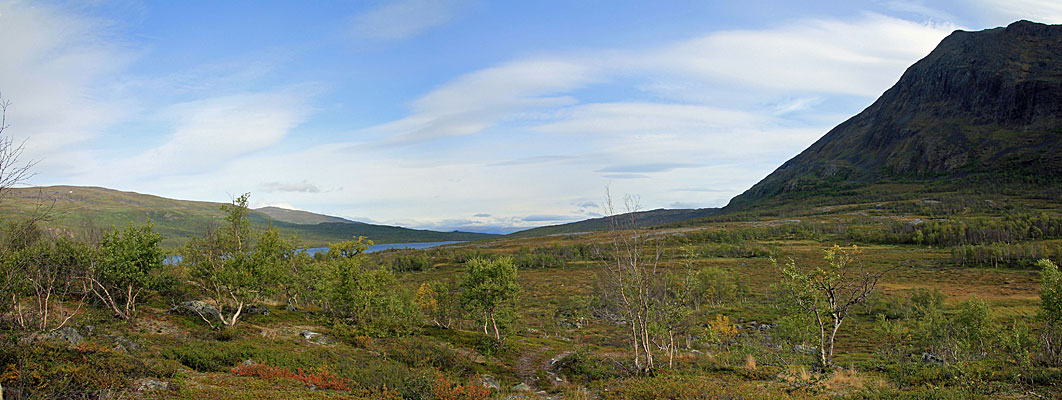 Panorama mit Abeskojávri und Giron