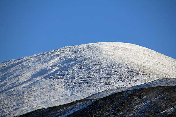 Neuschnee auf den Ausläufern des Vierročohkka