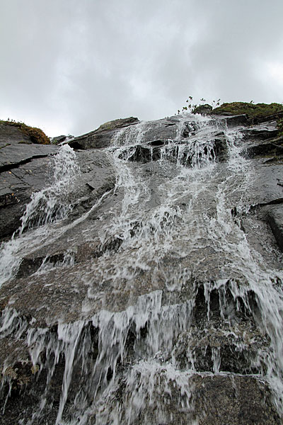 Kleiner Wasserfall beim Abstieg ins Visdalen