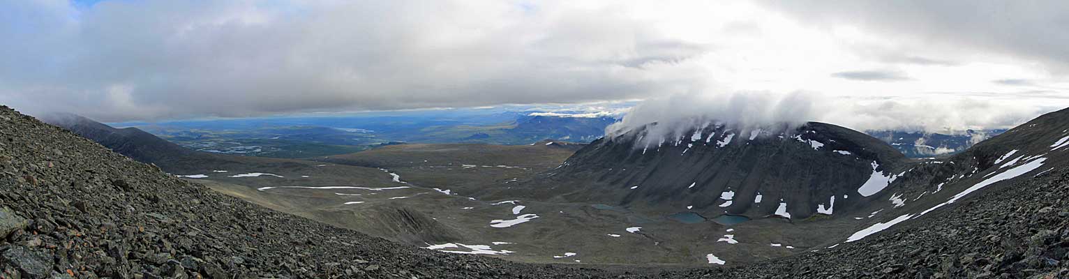 Blick zum Tjievrra und den See Tjievrajávrátja