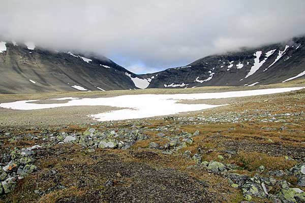 Sattel zwischen Tjievrra und Bårddetjåhkkå