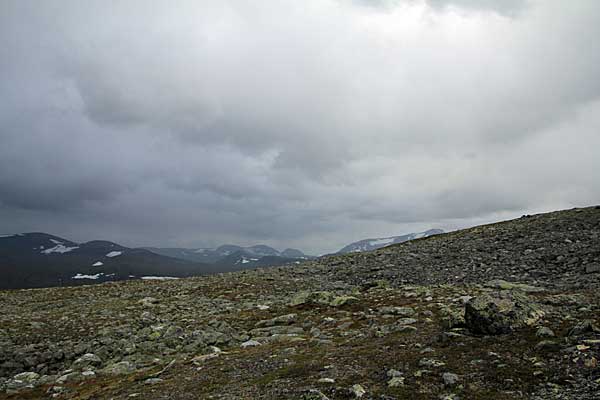 Wolken ziehen am Loametjåhkkå auf