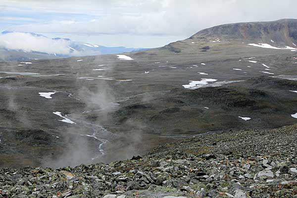 Abstieg zur Furt des Bálgatjåhkå