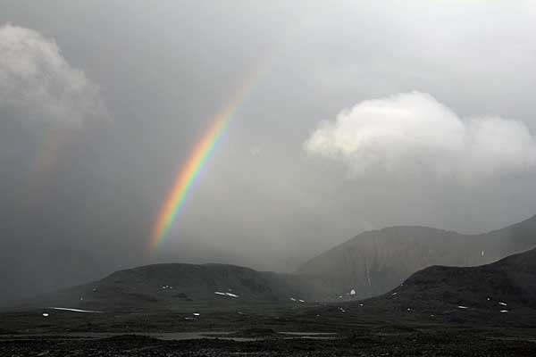 Regenbogen über dem Pårte-Massiv