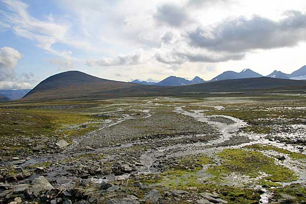 Gletscherbäche auf der Luohttoláhko-Ebene