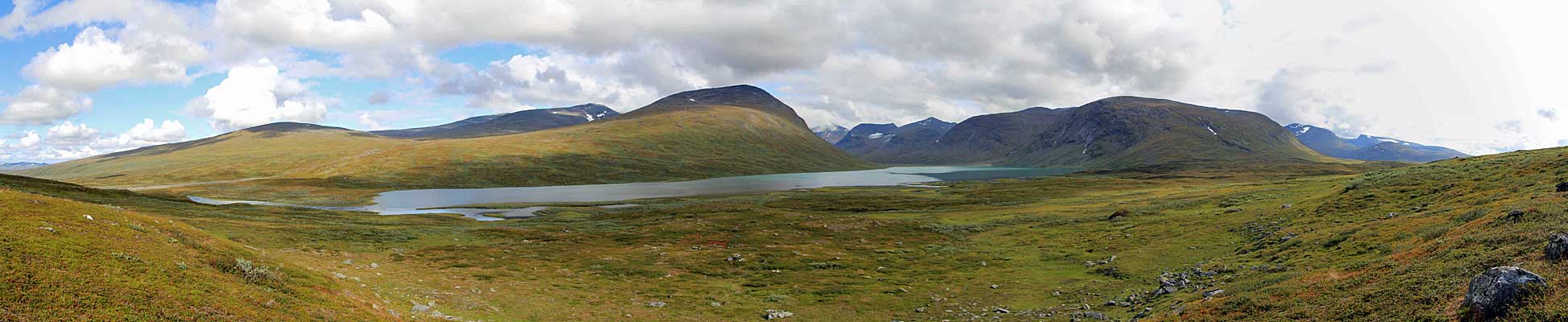 Blick zum Alkavare und Álggajávrre