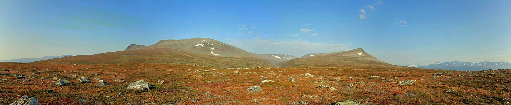 Blick über den Vállevárre mit Tarrekaise-Massiv und Vállespiken