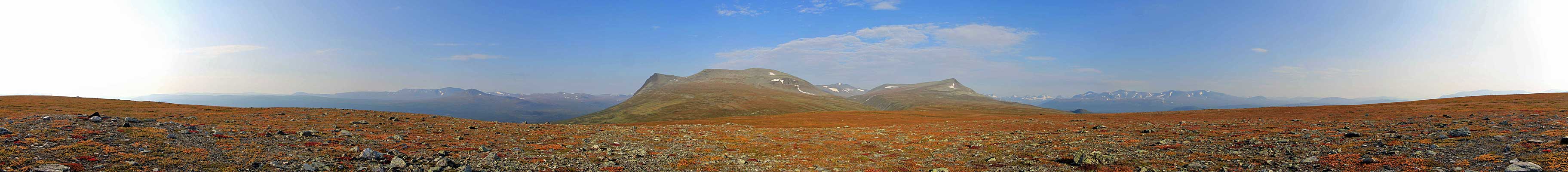 Blick über den Vállevárre mit Tarrekaise-Massiv und Vállespiken