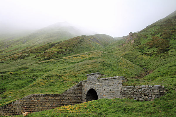 Tunnelportal des Furka-Scheiteltunnel