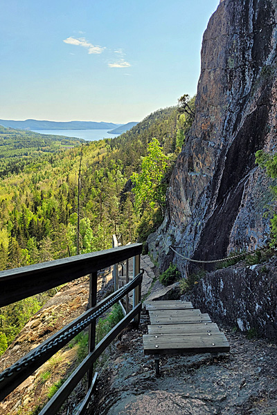 Treppe zur Skulegrottan