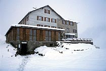 Die Kemptener Hütte im Neuschnee