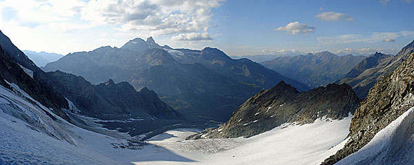 Blick von der Cabane des Vignettes über den Glacier de Piece zum Aiguilles Rouges d'Arolla