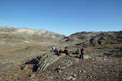 Kurze Pause am Fusses des Trehakfjellet