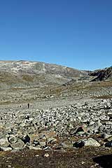 Durch die Steinwüste am Trehakfjellet