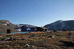 Die Caihnavaggihütte liegt am See 1004