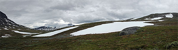 Schneefeld am Suottasjjåhkå