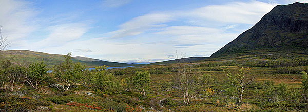 Panorama mit Abeskojávri und Giron