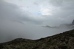 Wolken ziehen über die Lureggane-Ebene