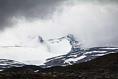 Storsteinsfjellet in den Wolken