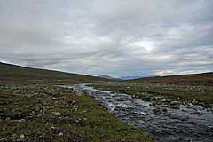 Fluss auf dem Tjievrjávrre