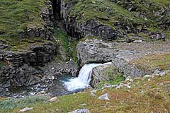 Wasserfall des Ruopsokjåhkå