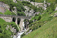 Eisenbahn- und Strassenbrücke