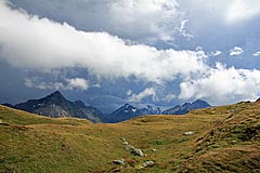 Ein Unwetter zieht über die Bernina-Alpen