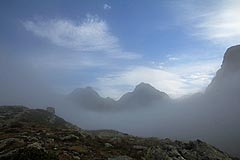 Blauer Himmel über dem Piz da las Coluonnas