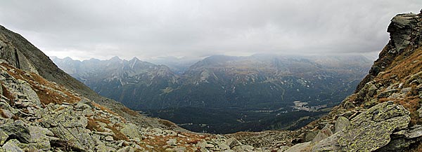 Blick von der Bocchetta de Curciusa hinab nach San Bernardino