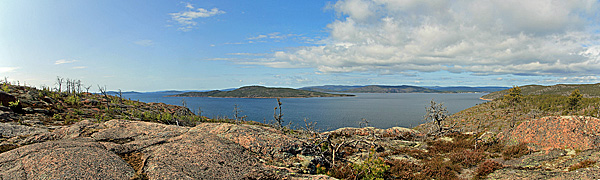 Insel Älgön von der Balesudden-Halbinsel